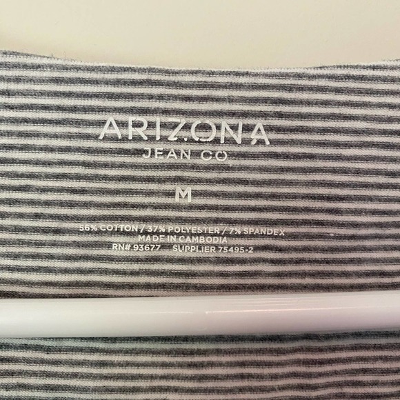 Arizona Jean Co Gray White Stripe V Neck Cropped T Shirt Size Medium - Picture 3 of 3